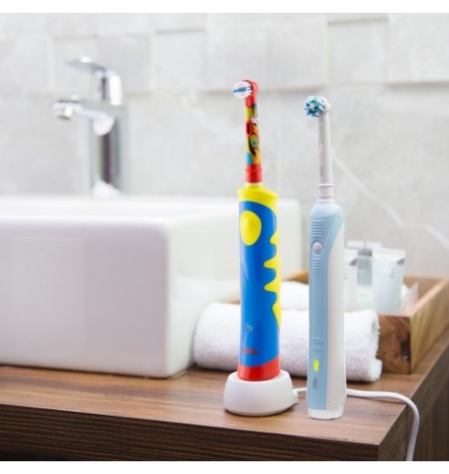 Набор электрических зубных щеток Oral-B Family Pack (Professional Care 500 + Kids D10.513K)