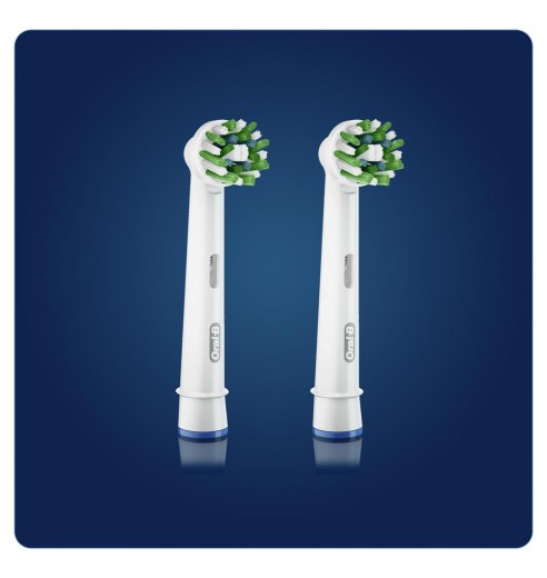 Электрическая зубная щетка Oral-B Vitality Pro D103.413.3 Cross Action Protect X Clean, белый + Насадки Oral-B CrossAction EB50RB-2, 2 шт