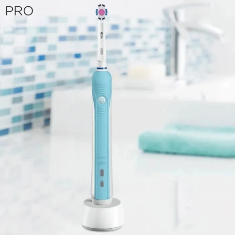 Электрическая зубная щетка Oral-B Professional Care 700 3DWHITE D16.513.U, голубая 2