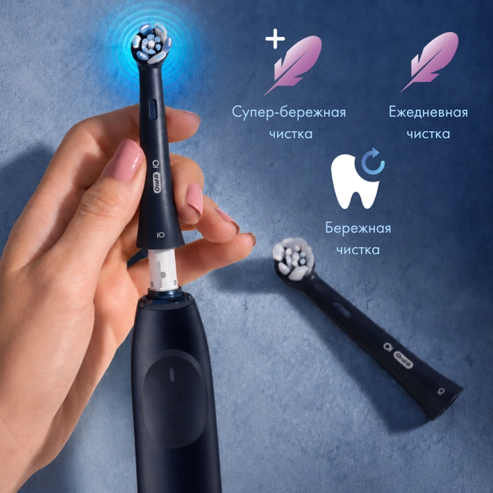 Электрическая зубная щетка Oral-B Pro 750 D16.513.UX c футляром для путешествий Design Edition черная
