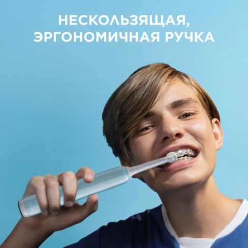 Набор электрическая зубная щетка Oral-B Pro 1 голубая, колпачок на насадку, косметичка 12