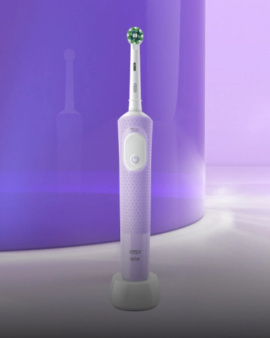 Электрическая зубная щётка Oral-B Vitality Pro + Насадка для эффективной чистки Oral-B CrossAction (4 шт)