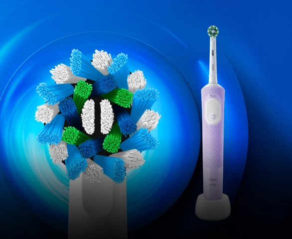 Электрическая зубная щётка Oral-B Vitality Pro + Насадка для эффективной чистки Oral-B CrossAction (4 шт)